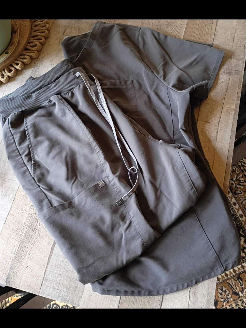 Fabletics Women's Gray Scrub Set